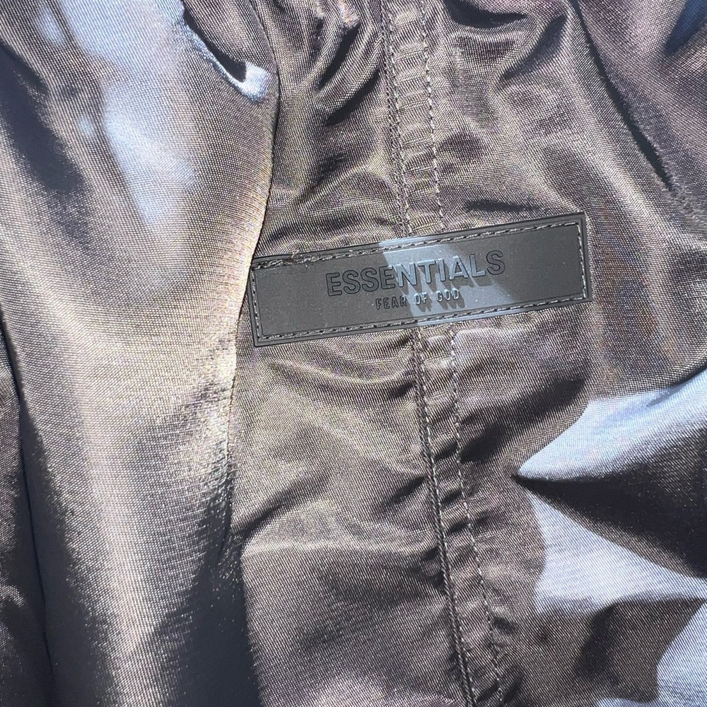 FEAR OF GOD ESSENTIALS ESSENTIALS RUNNING SHORT
- IRON, LIKE NEW - Picture 4 of 6
